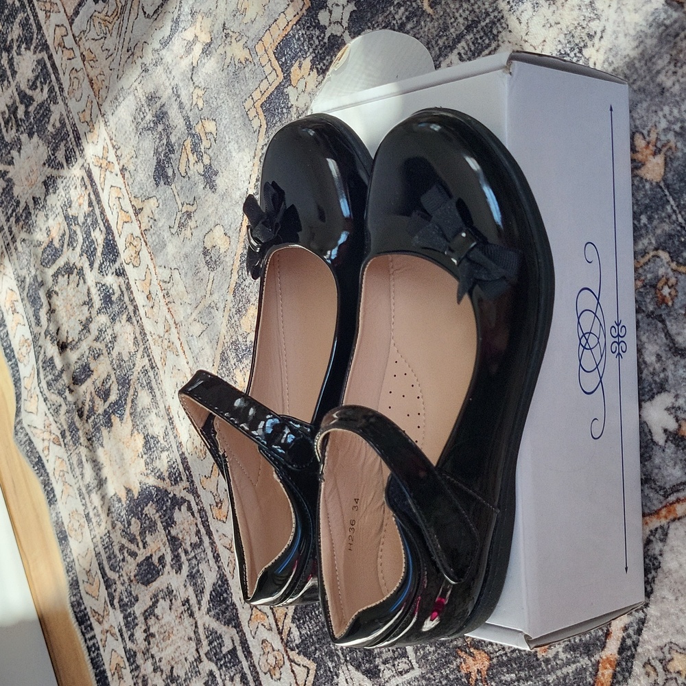 Mary jane dress shoes like new size 3